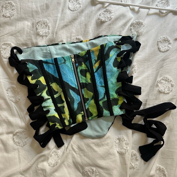 Meshki Sleeveless Cropped Butterfly Print Corset - Picture 4 of 4